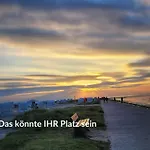 Dree Gevels Huus - Deichhaus Mit 2 Fuer 6 Personen - 350 M Zur Nordsee - Gartenstrand, Sauna & Kamin - E-ladestation *