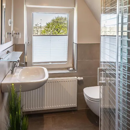 Dree Gevels Huus Fuer Mehrgenerationen-ferien Grosser Garten, Innen-und Aussenkamin, Sauna, Wallbox Tatil Evi Harlesiel