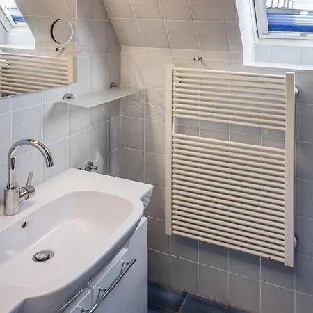 Dree Gevels Huus Fuer Mehrgenerationen-ferien Grosser Garten, Innen-und Aussenkamin, Sauna, Wallbox * Harlesiel